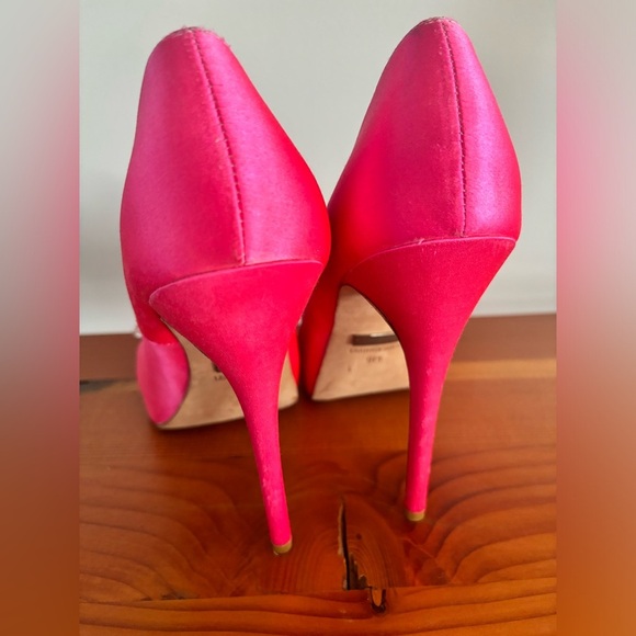 Badgley Mischka Hot Pink Feather Stiletto Heels women’s size 9 - Picture 7 of 11